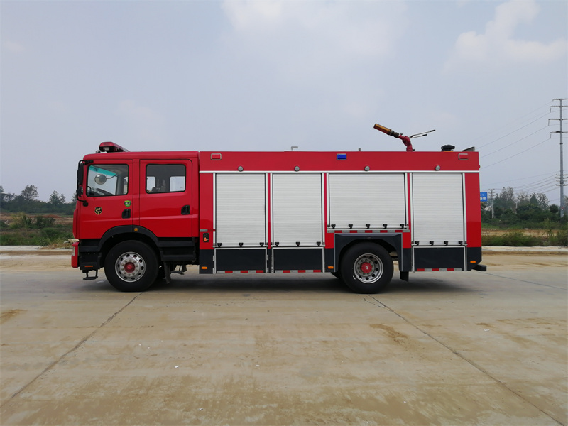 東風(fēng)D9水罐消防車（6.8噸）圖片